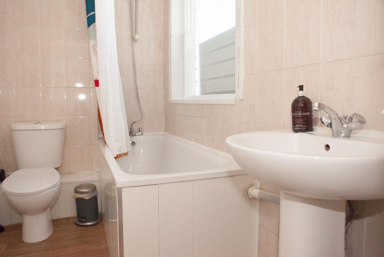Fieldgate Spacious Rooms Londra Esterno foto